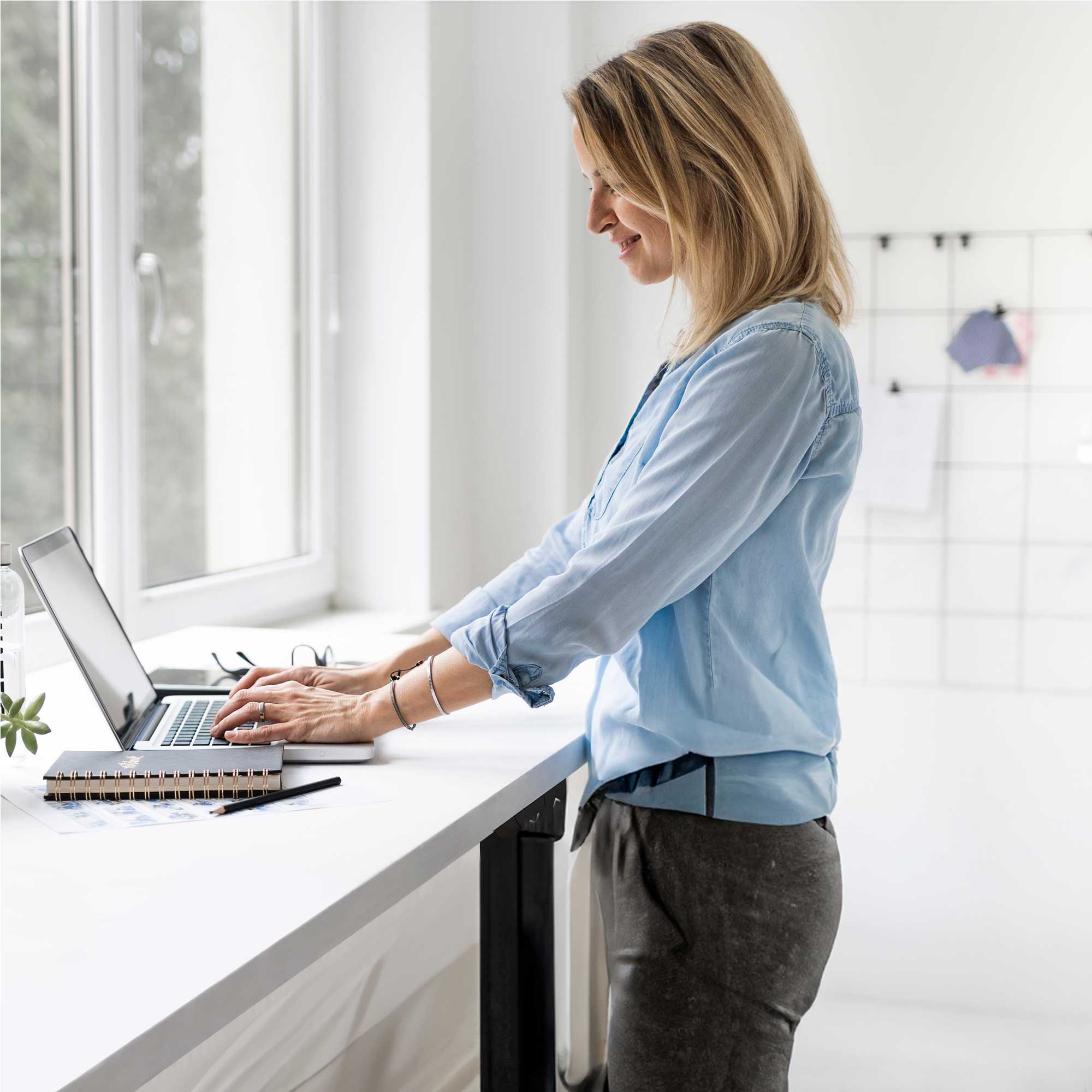 White Electric Height Adjustable Standing Desk, Quiet, Home Office, 1400x700mm - DH36