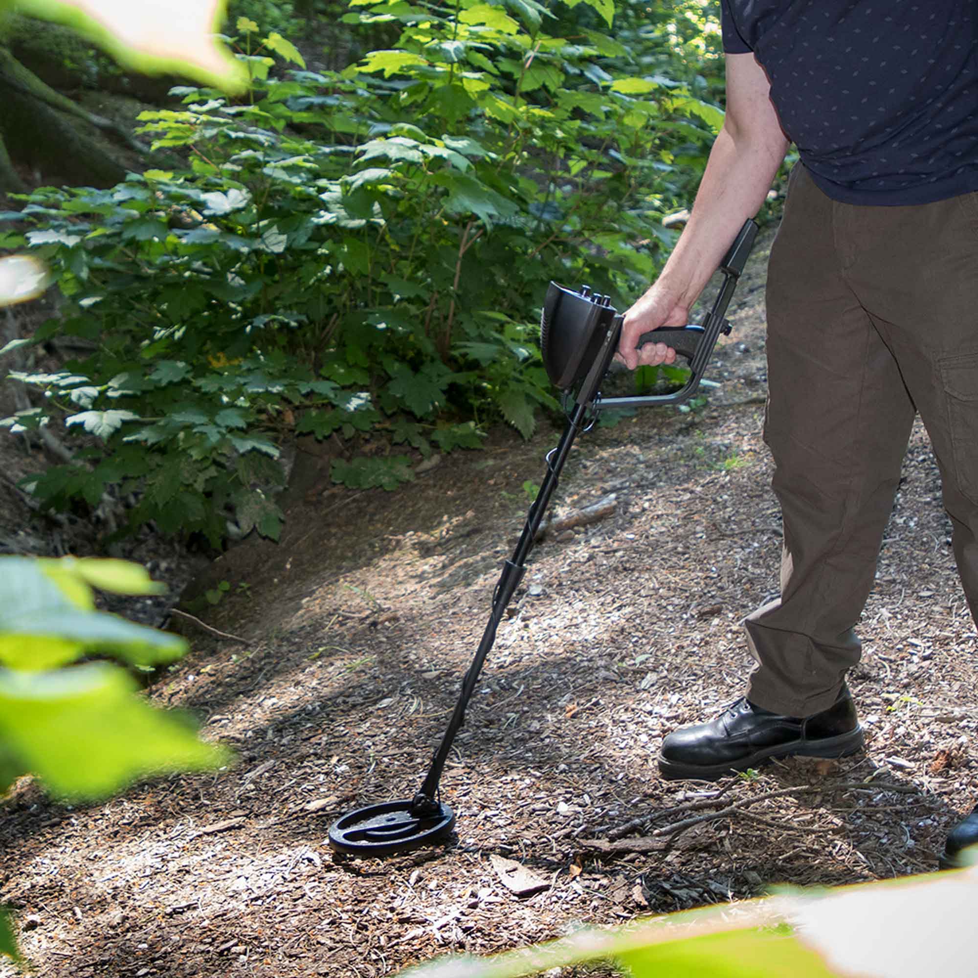 Lightweight Metal Detector with High Accuracy Pinpoint Function - DL6